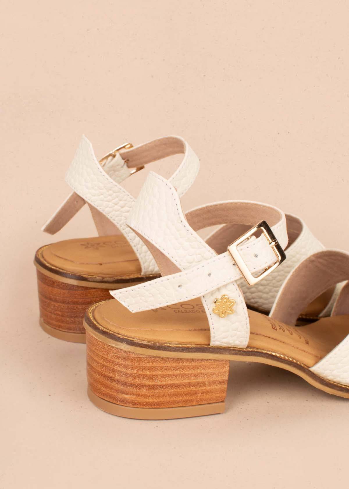 Sandalias altas en cuero color blanco con textura croco 104368