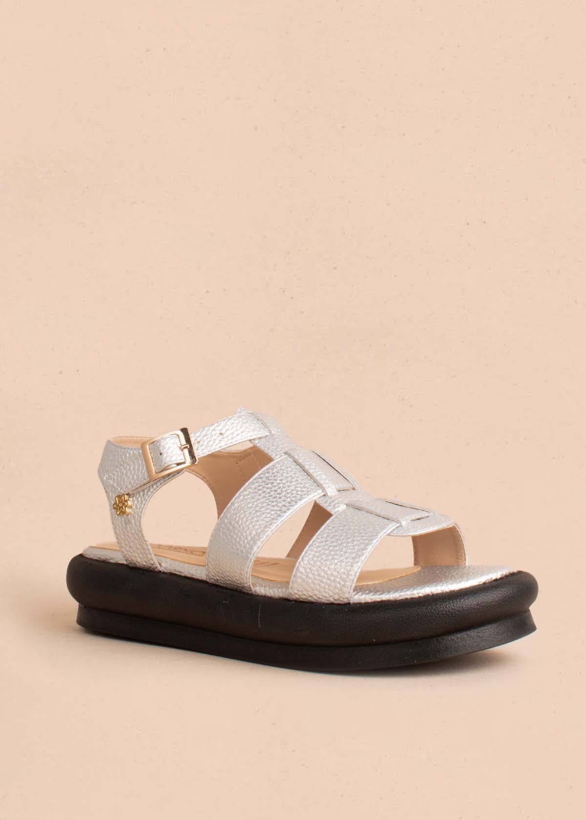 Sandalias planas color plata con textura tipo croco 104376