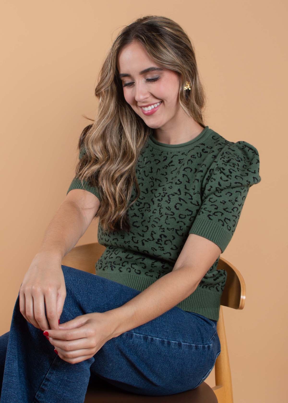 Blusa color verde con estampado animal print  104378