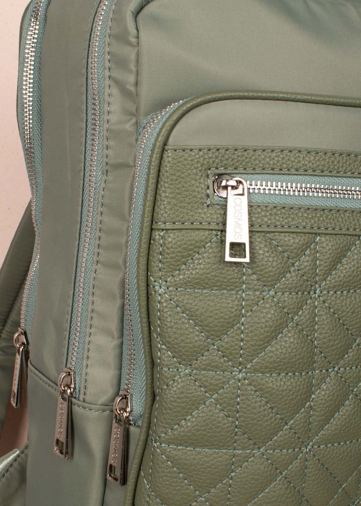 Morral color verde con cierre frontal y costuras en rombo 104393