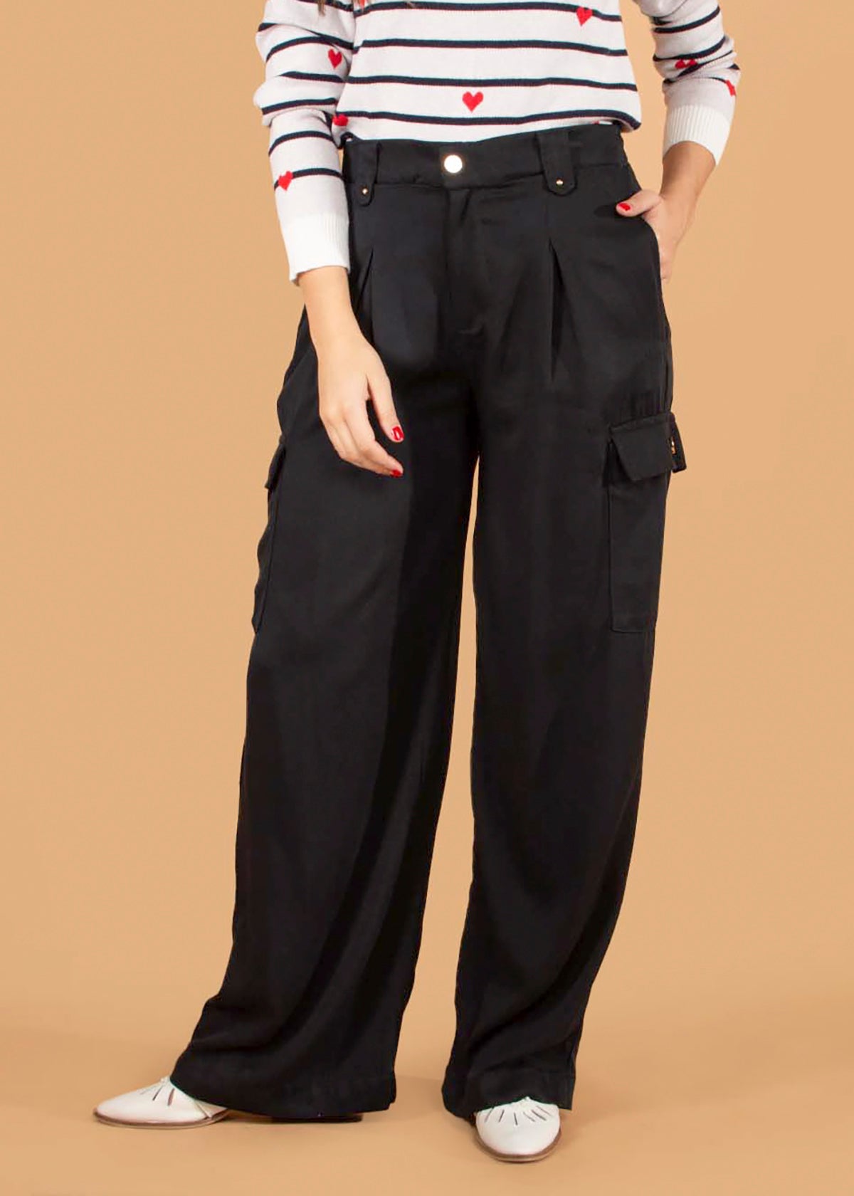 Pantalón tipo cargo color negro 104405