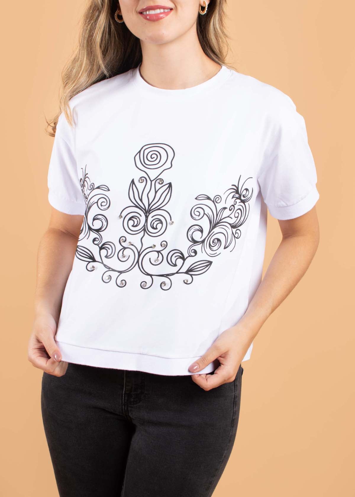 Camiseta color blanco con estampado floral 104412