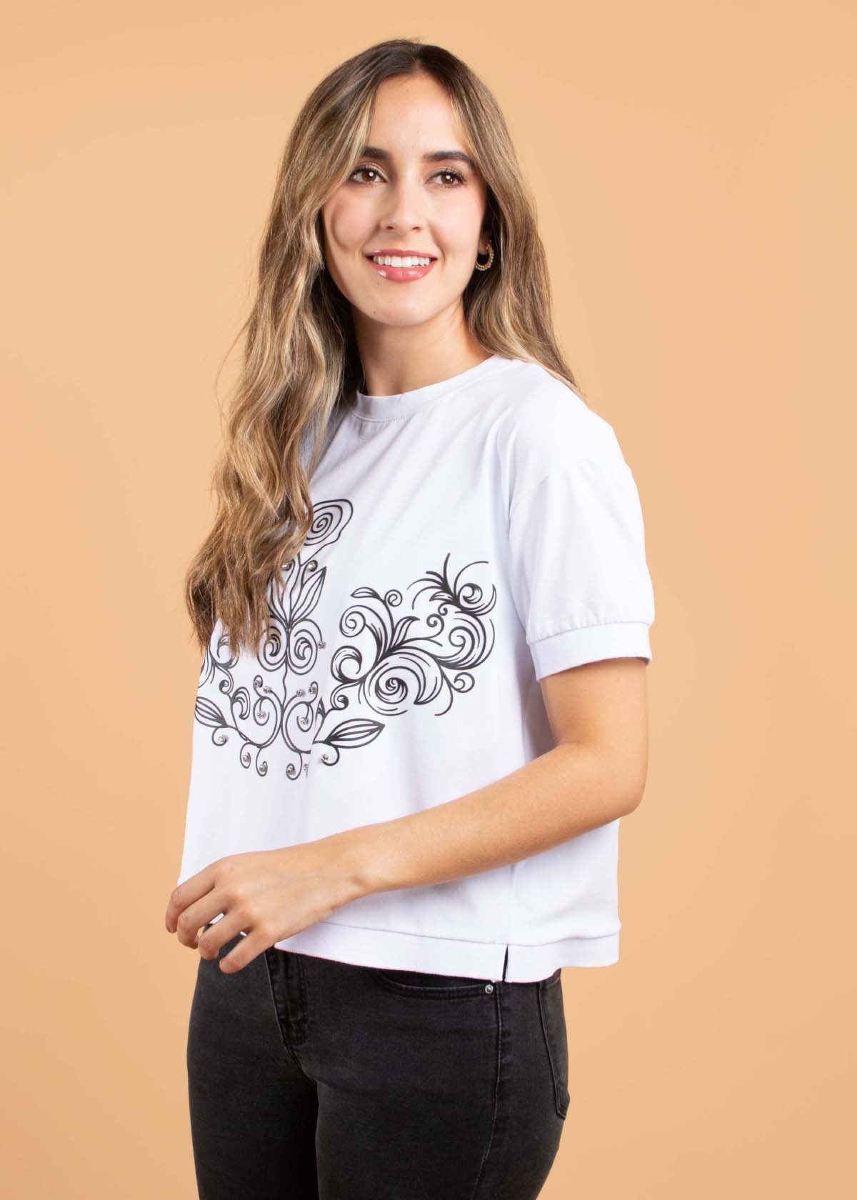 Camiseta color blanco con estampado floral 104412