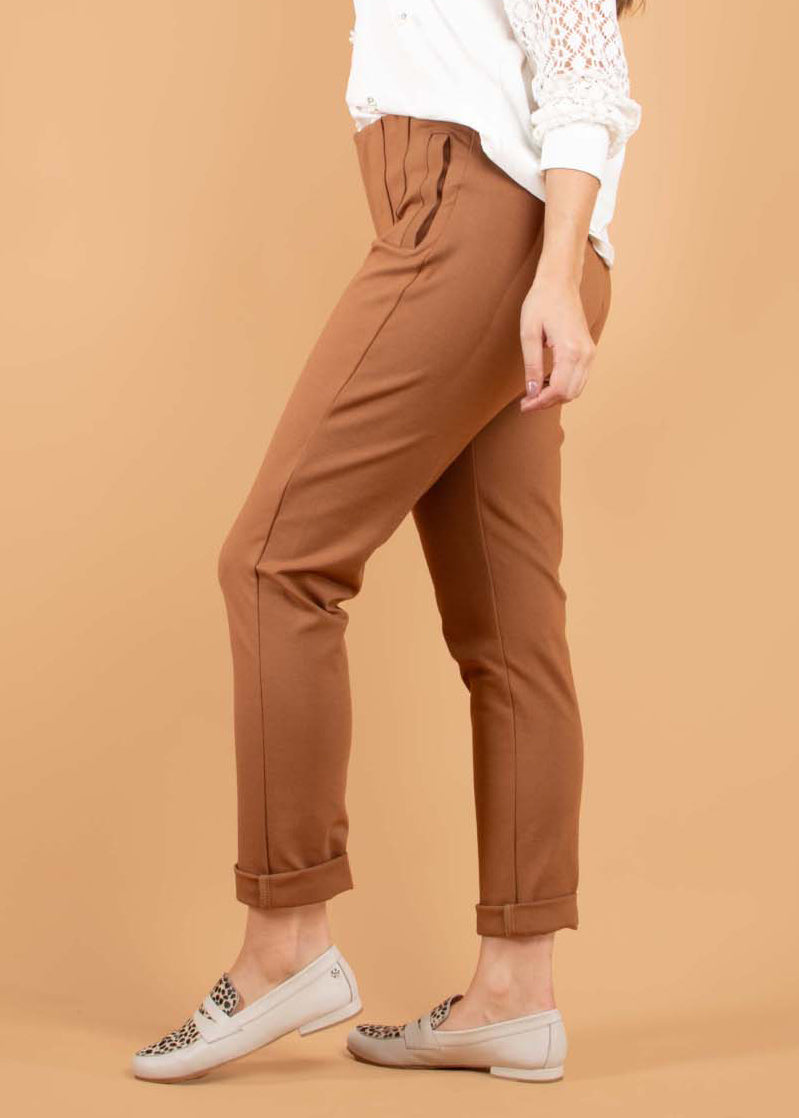 Leggins color camel con pinzas en cintura 104433