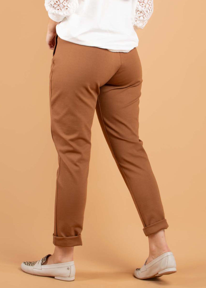 Leggins color camel con pinzas en cintura 104433