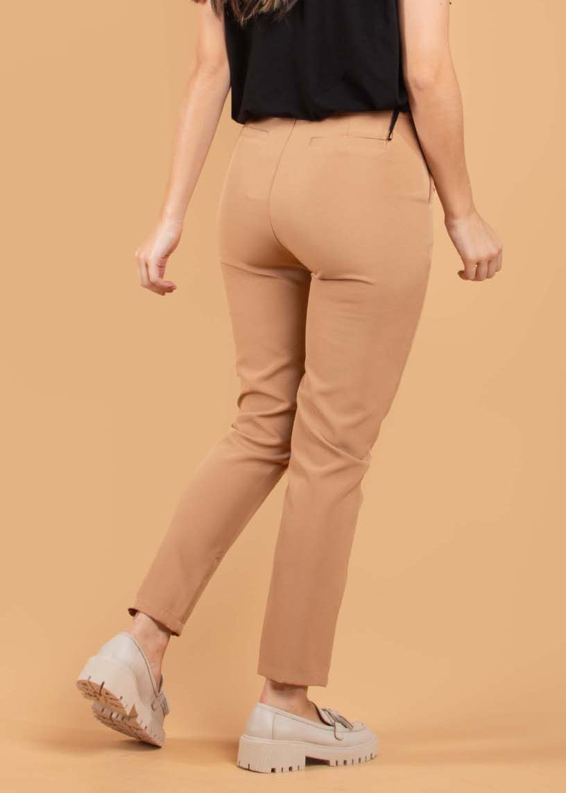 Pantalón clásico color camel 104434