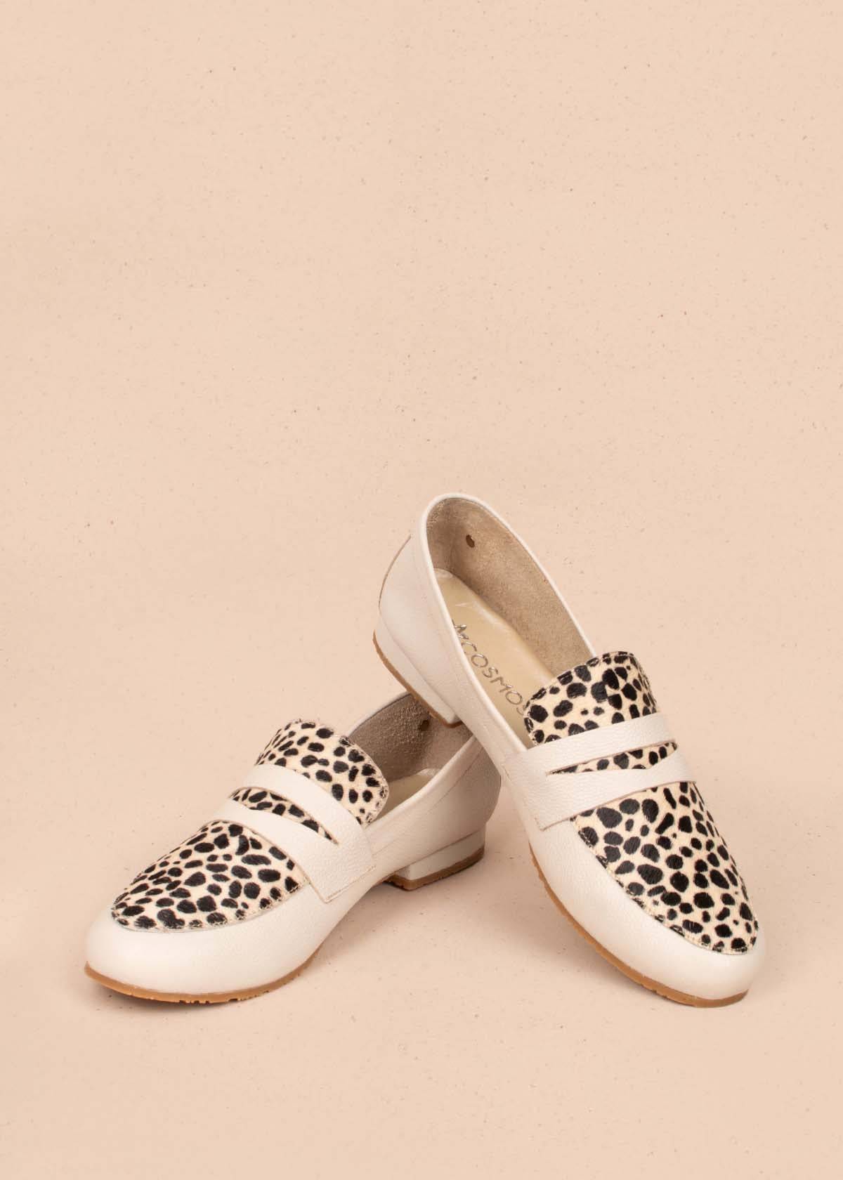 Mocasines en cuero color beige y cuero con pelo animal print 104462