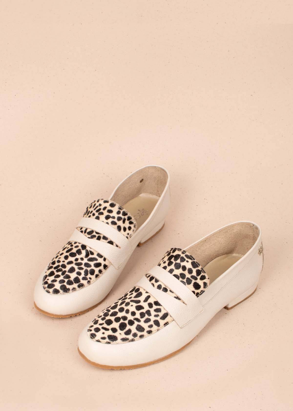 Mocasines en cuero color beige y cuero con pelo animal print 104462