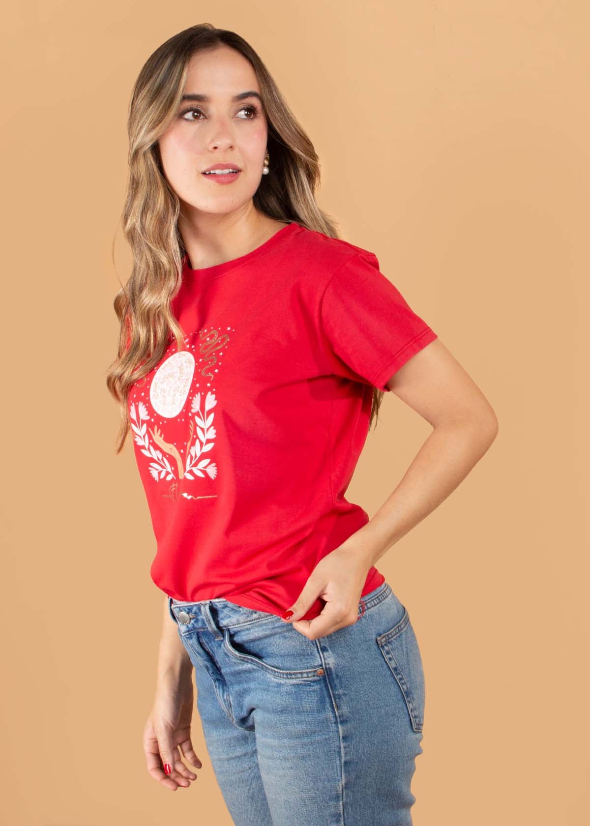 Camiseta color rojo con estampado 104499