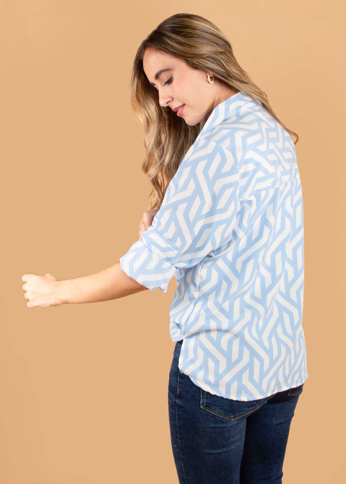 Blusa color azul con estampado 104506