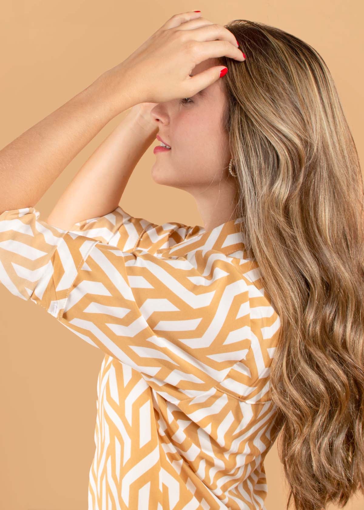 Blusa color camel con estampado 104506