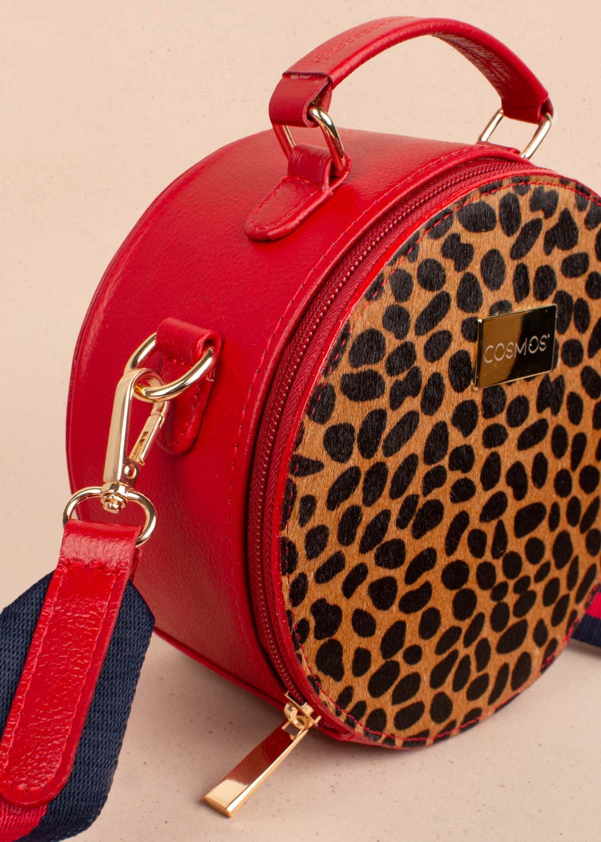 Bolso tipo bandolera en cuero color rojo y cuero con pelo animal print 104518