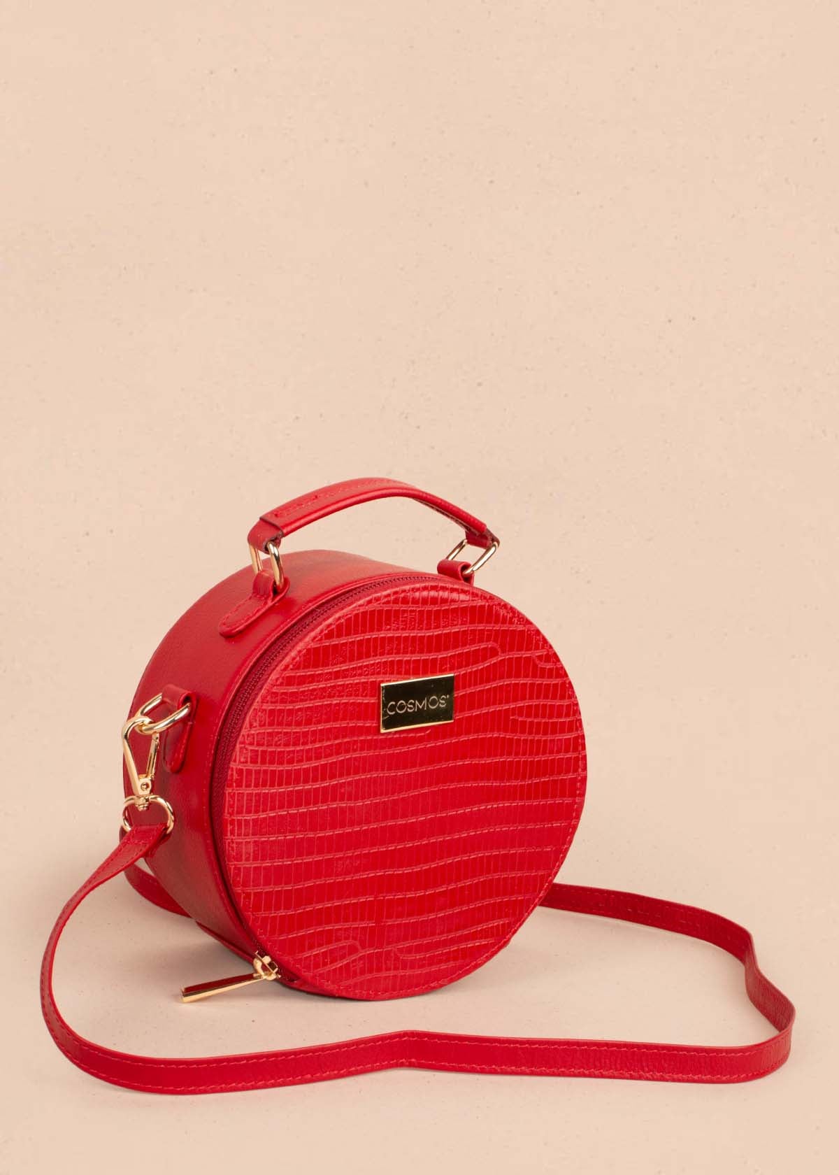 Bolso tipo bandolera en cuero color rojo con textura croco 104519