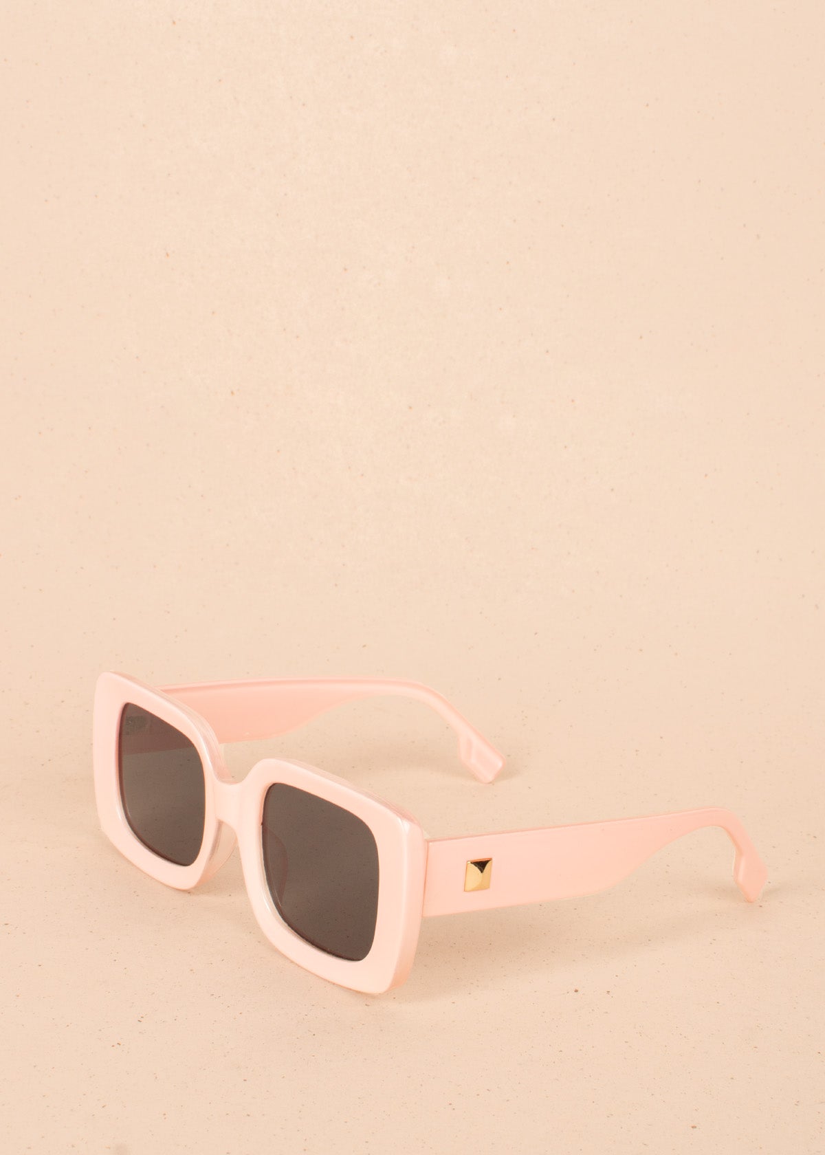 Gafas de sol color rosado con marco rectangular 104523