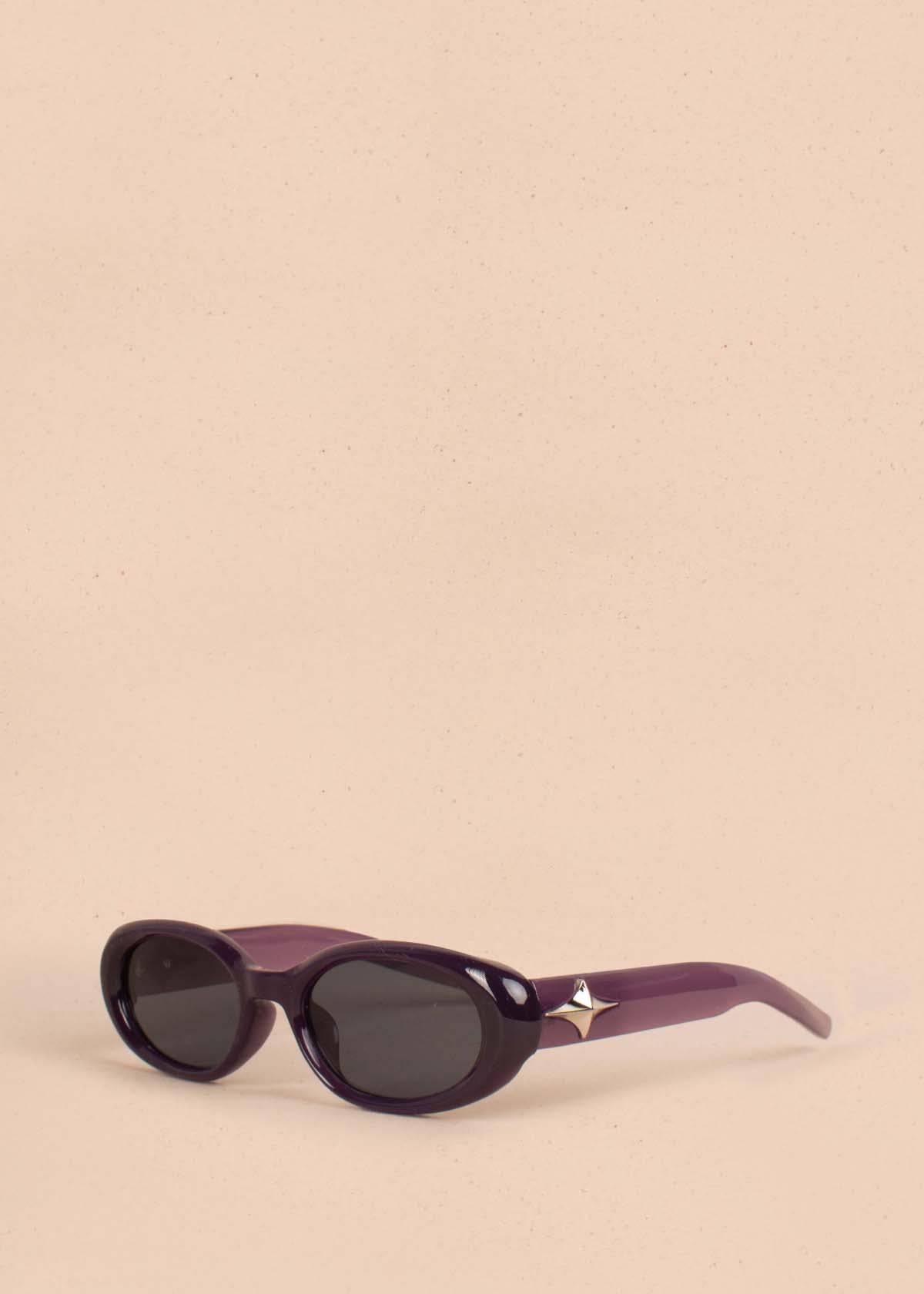 Gafas de sol color morado con marco ovalado 104527