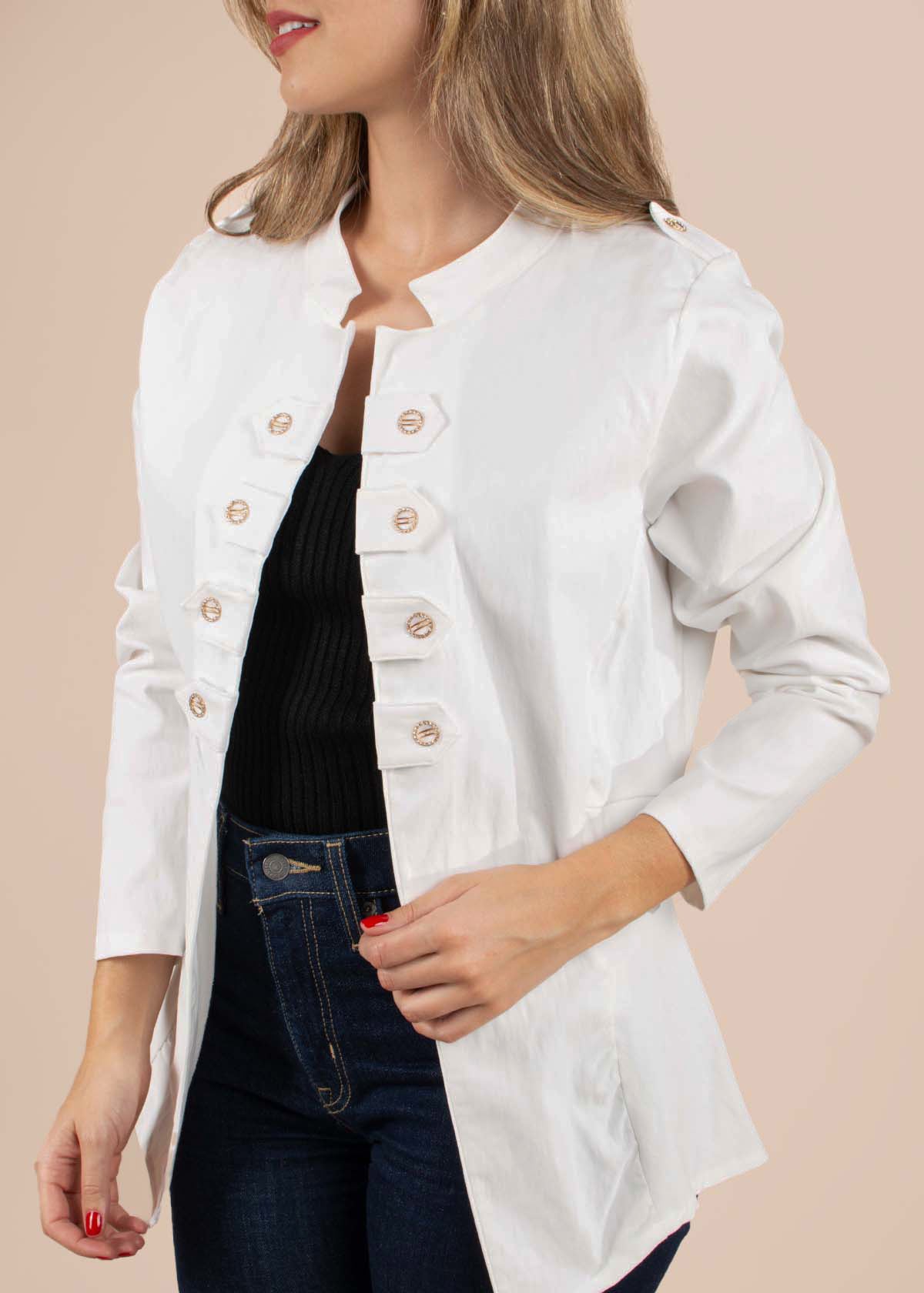 Chaqueta color beige con botones 104580