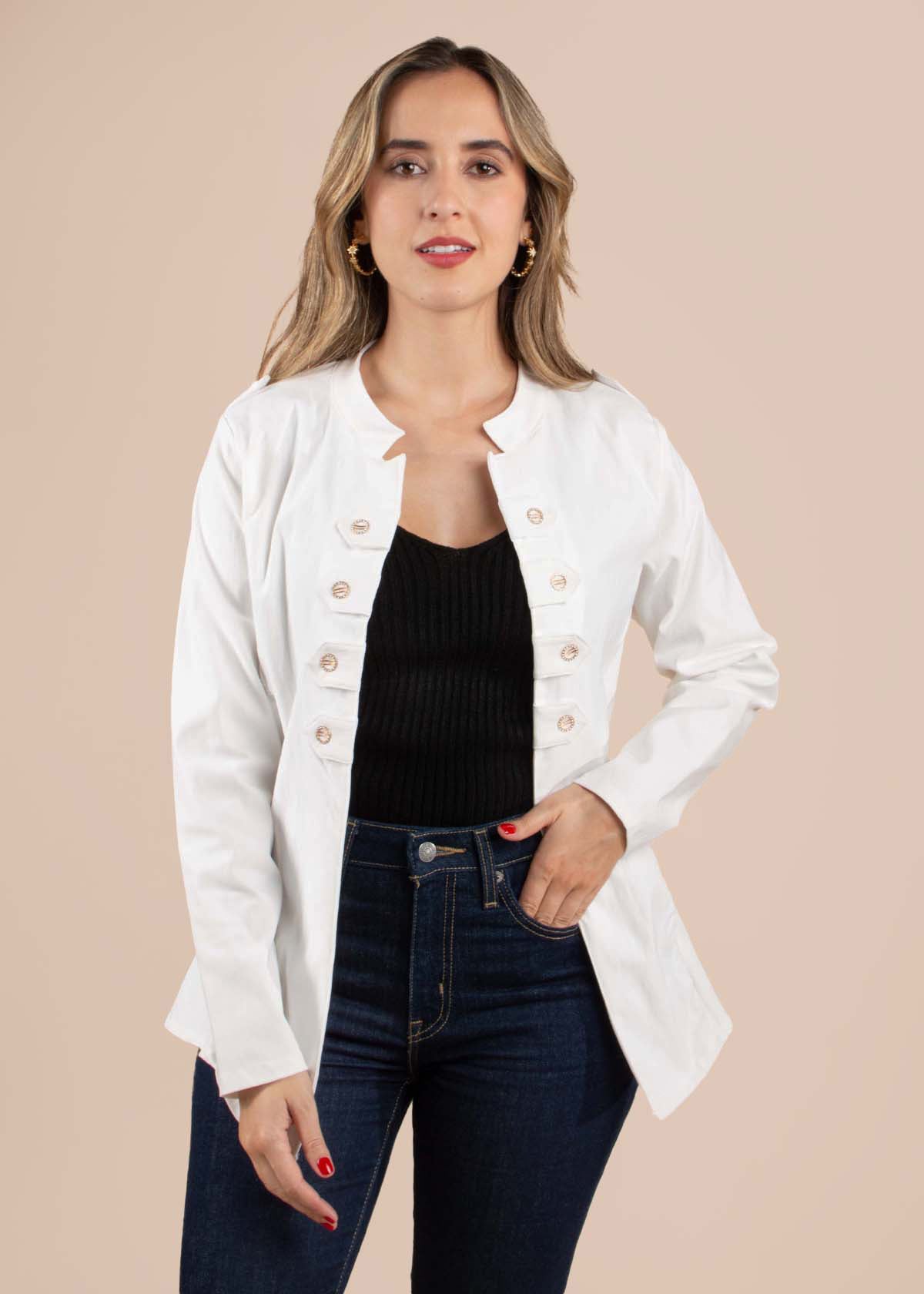 Chaqueta color beige con botones 104580