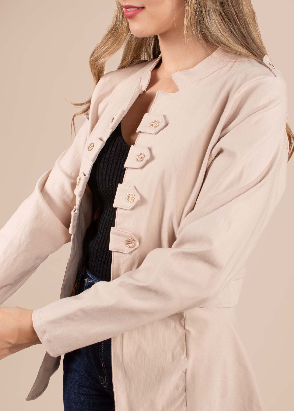 Chaqueta color camel con botones 104580