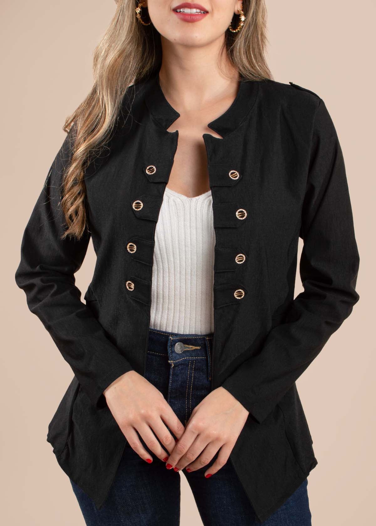 Chaqueta color negro con botones 104580