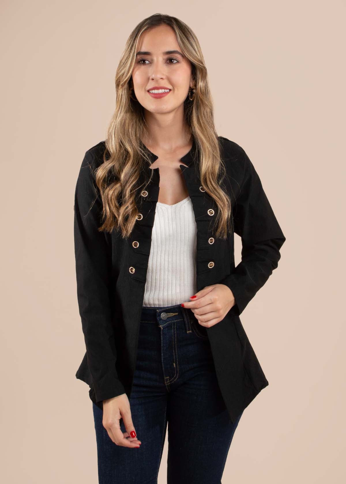 Chaqueta color negro con botones 104580