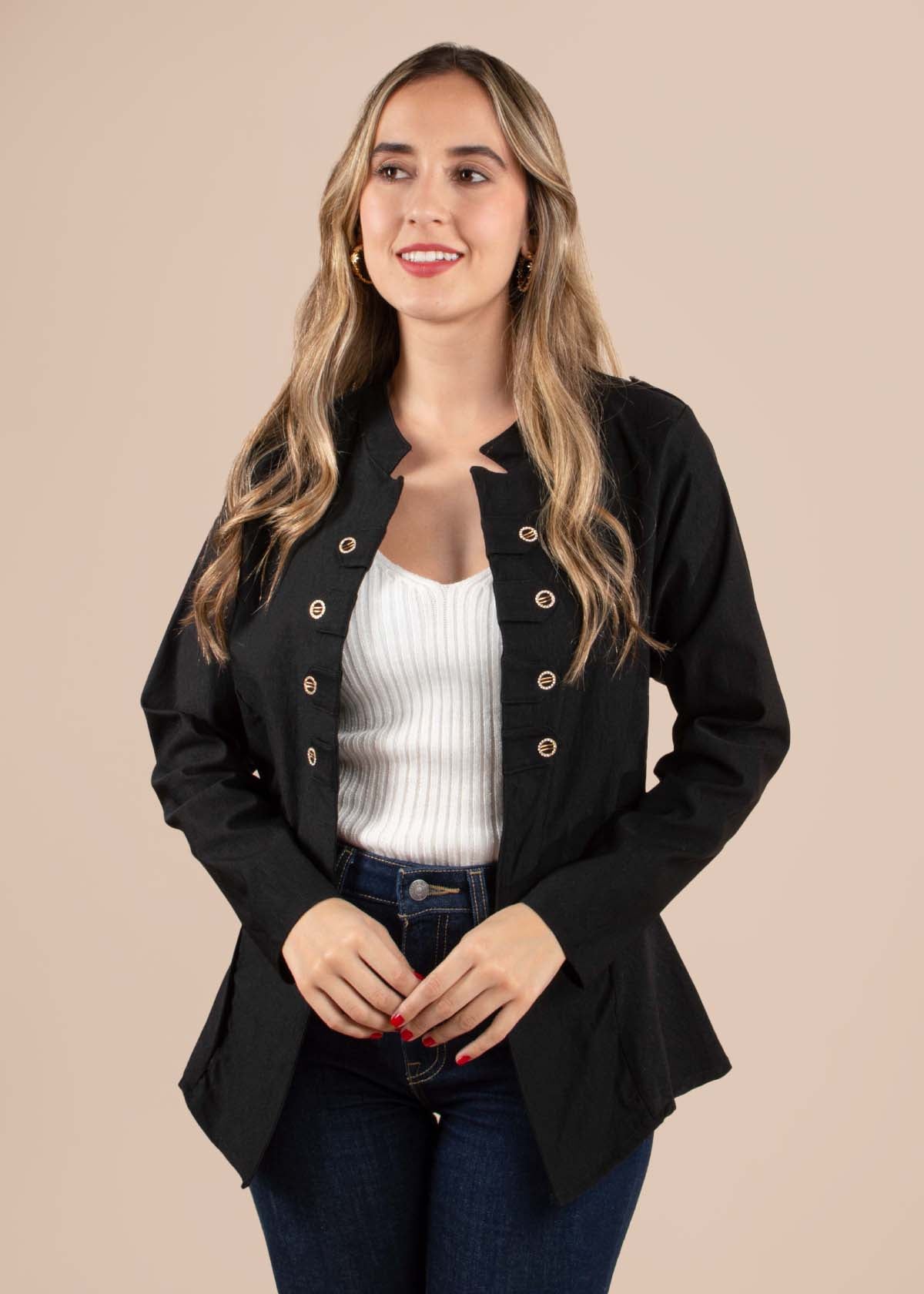 Chaqueta color negro con botones 104580