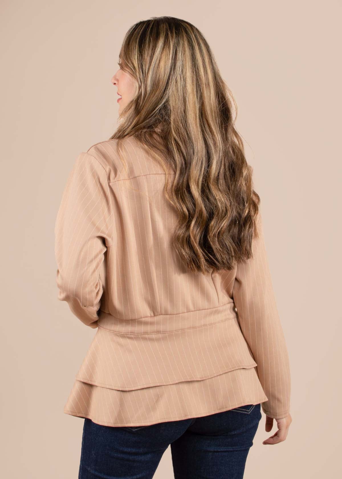 Chaqueta color camel con rayas 104581