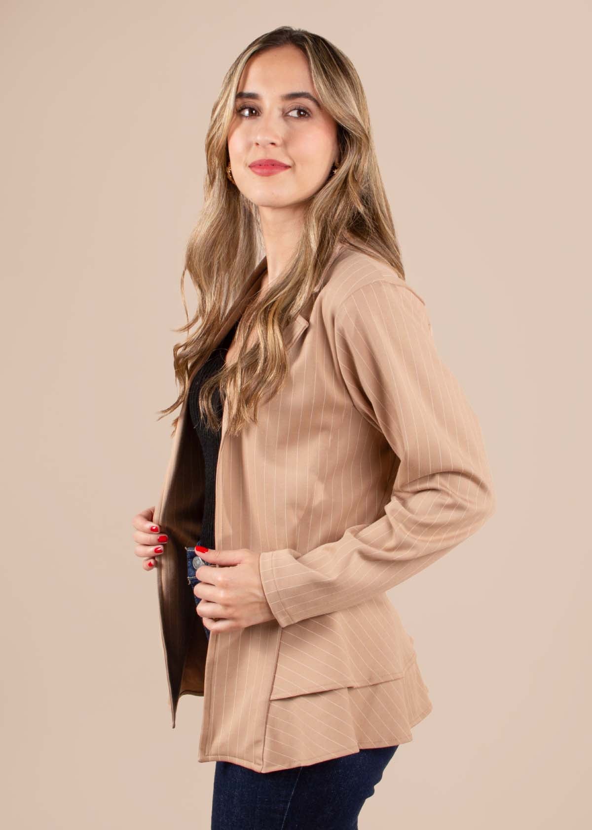 Chaqueta color camel con rayas 104581