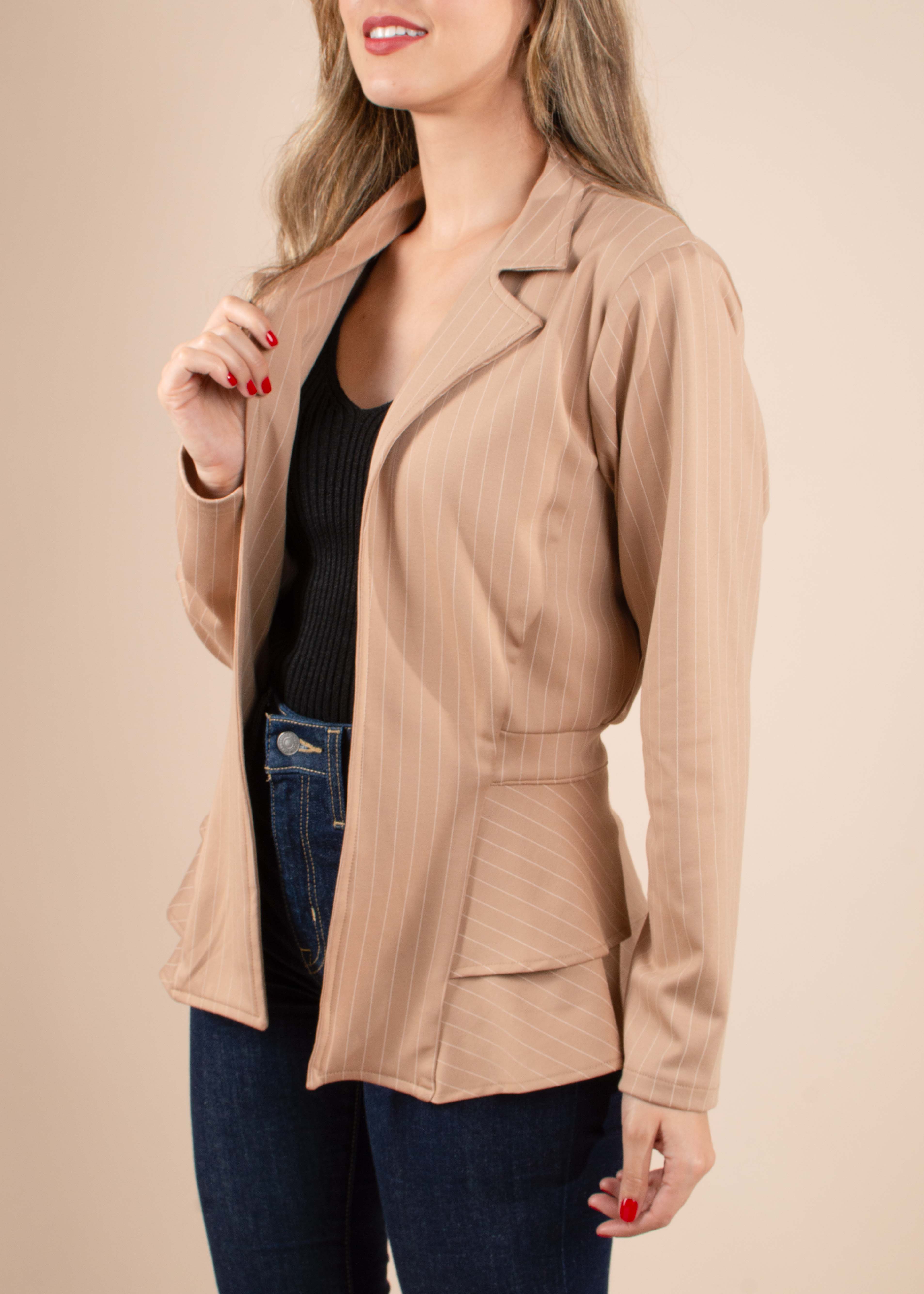 Chaqueta color camel con rayas 104581