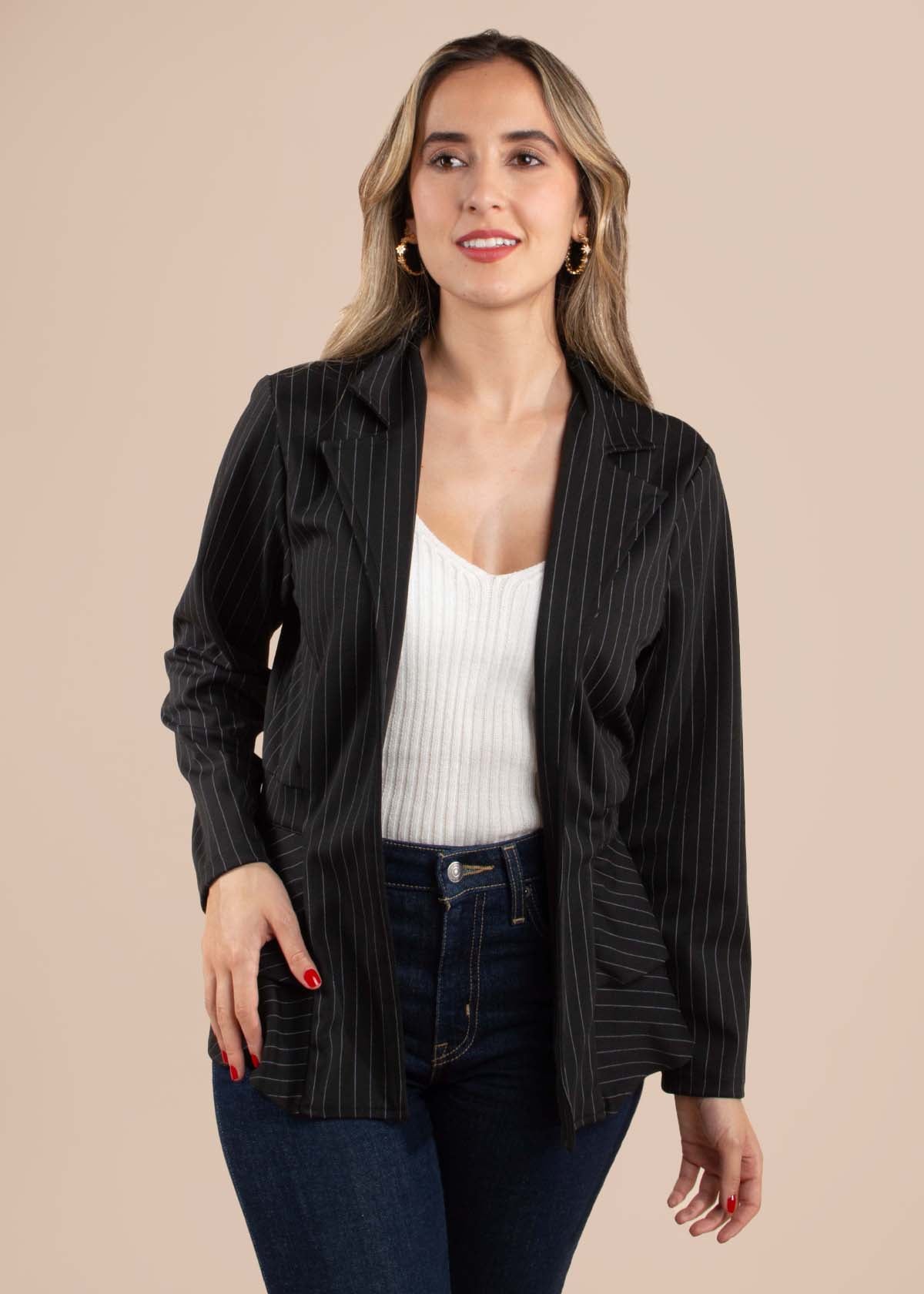 Chaqueta color negro con rayas 104581