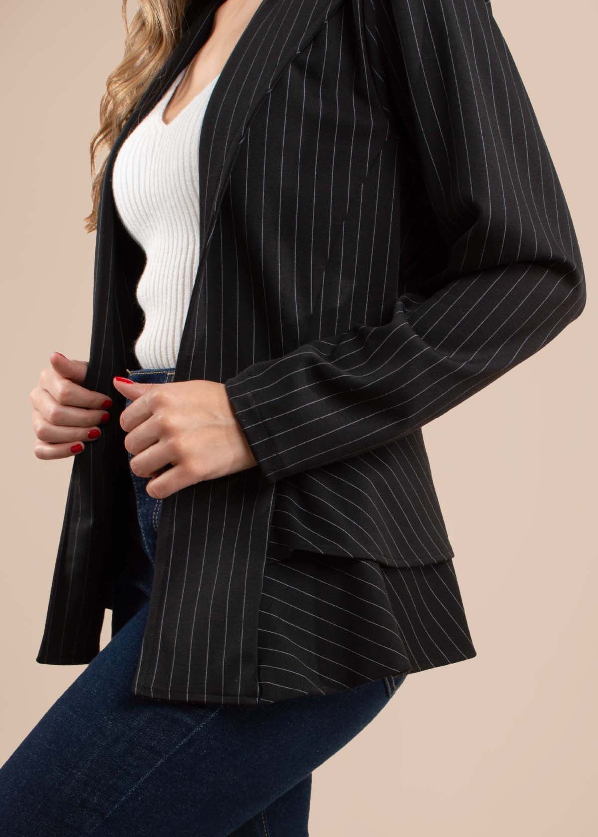 Chaqueta color negro con rayas 104581