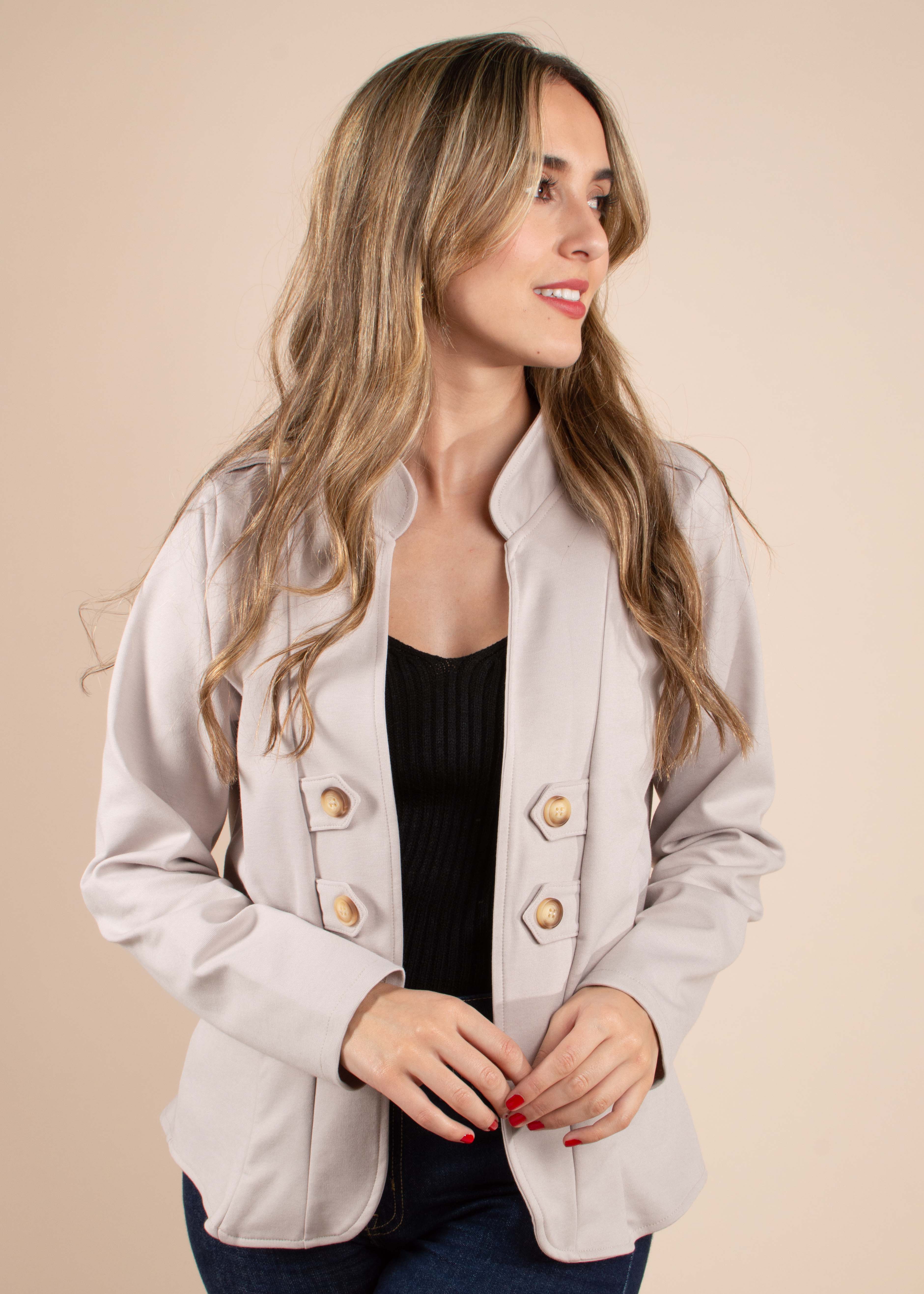 Chaqueta clásica color camel con botones 104582