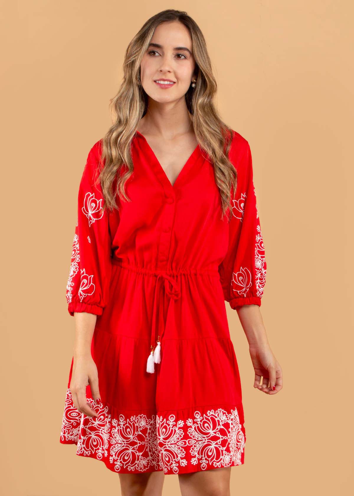 Vestido corto estilo bohemio color rojo con arabescos 104585