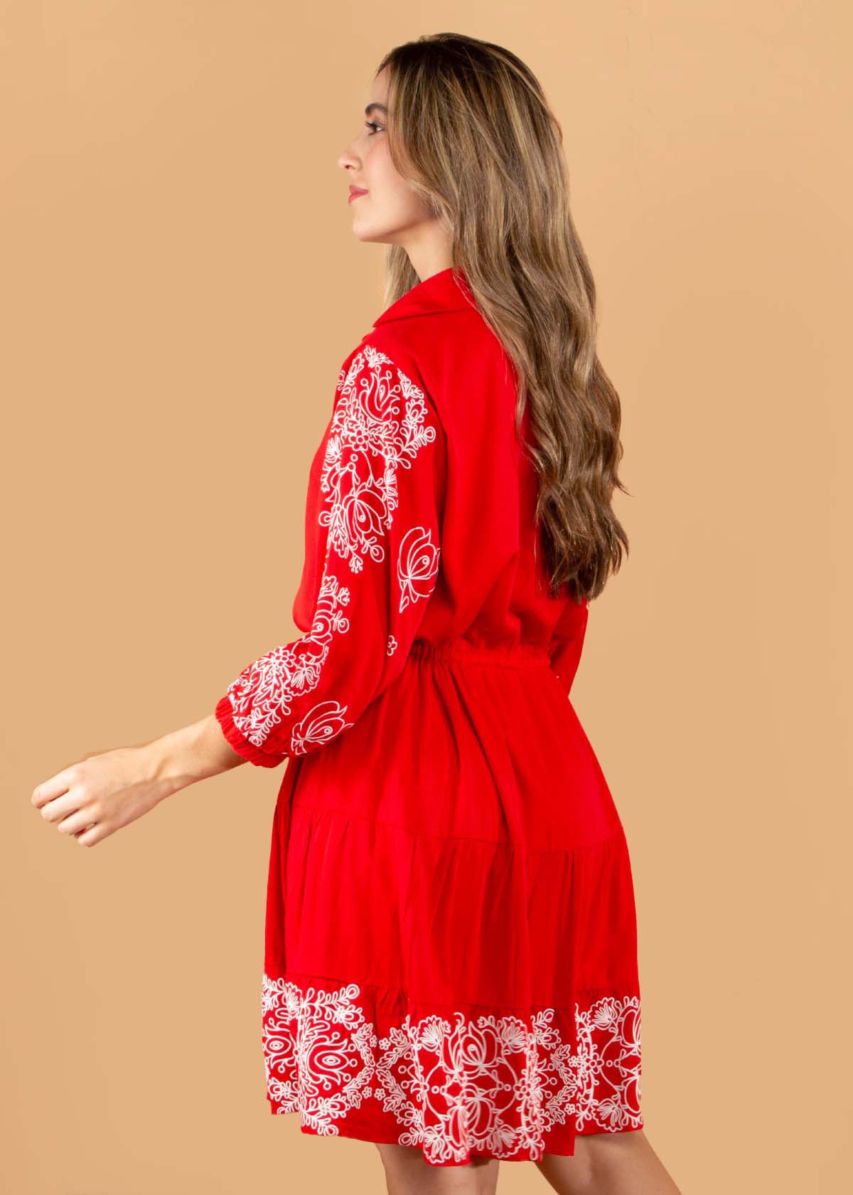 Vestido corto estilo bohemio color rojo con arabescos 104585