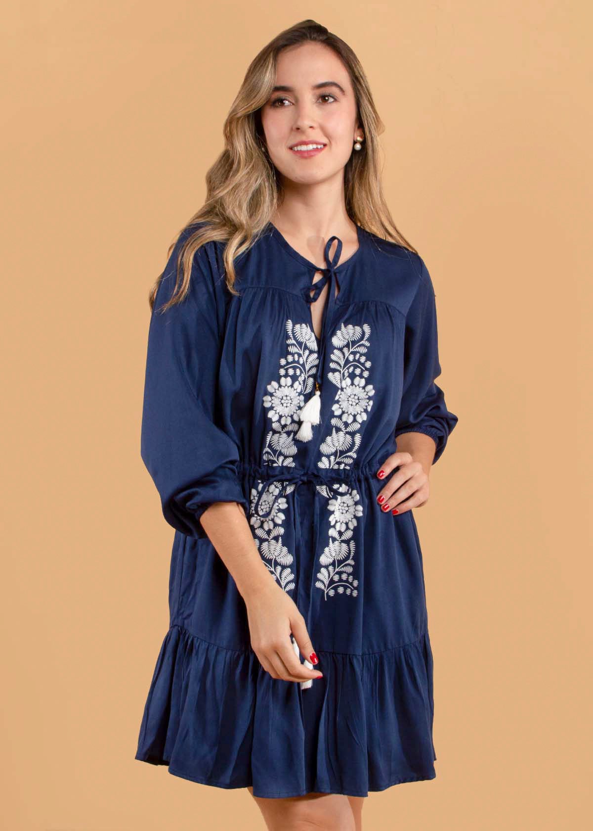 Vestido corto estilo boho color azul oscuro con flores 104590