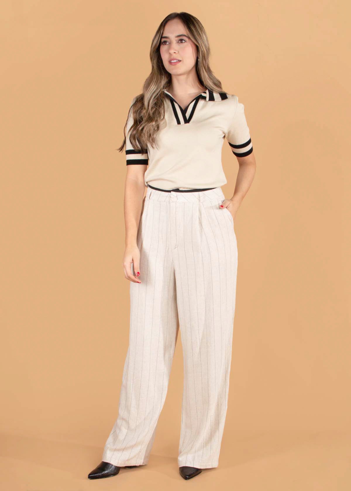 Pantalón color beige con líneas 104591