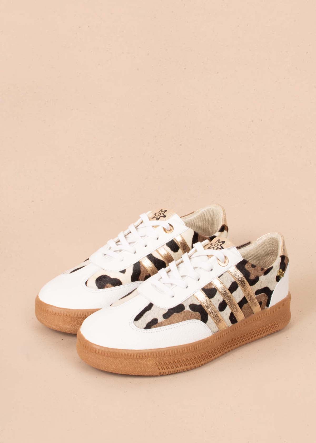 Tenis casuales en cuero color blanco y cuero con pelo animal print 104601