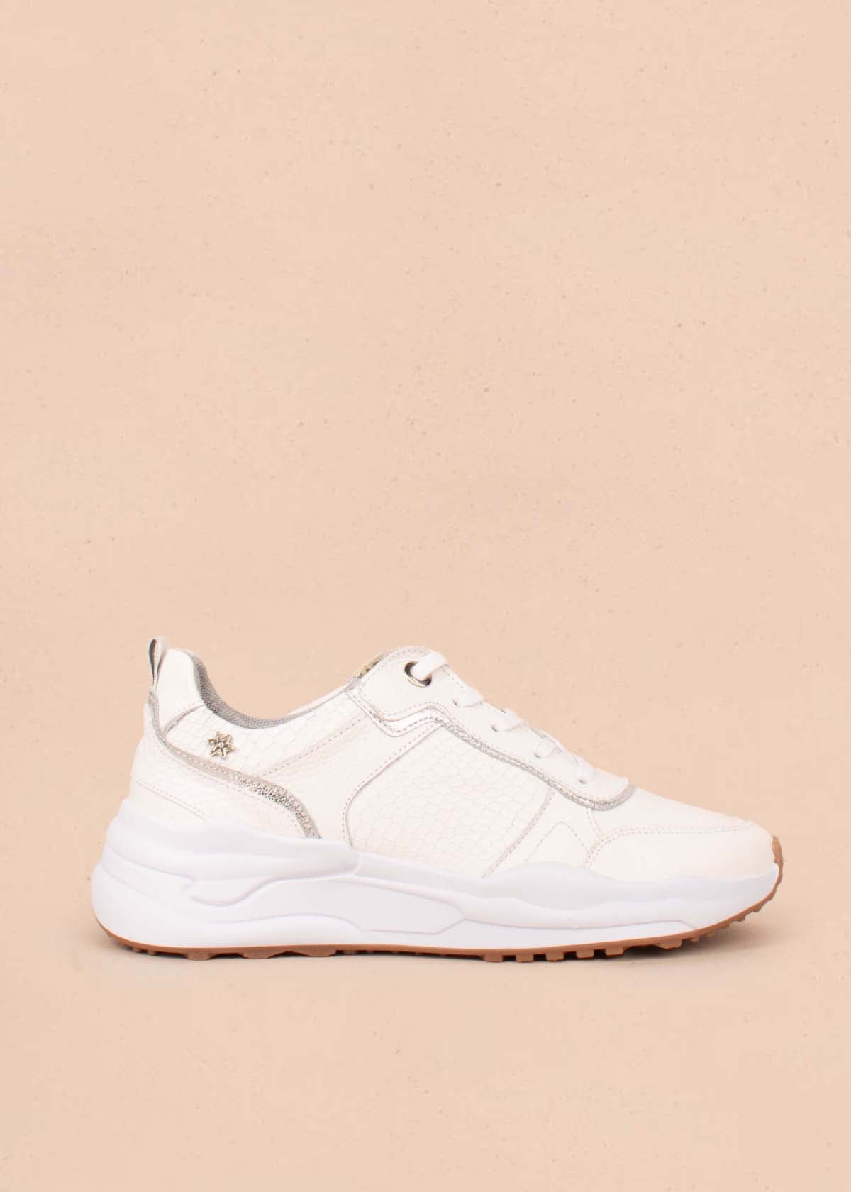 Tenis casuales en cuero color blanco 104606