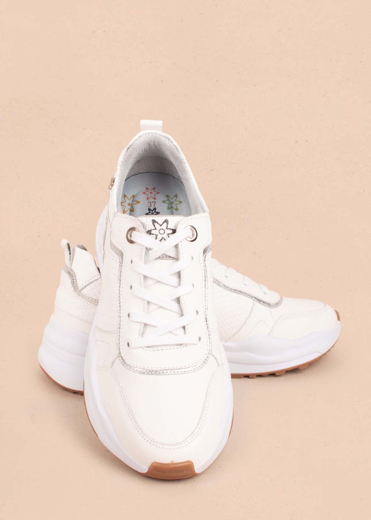 Tenis casuales en cuero color blanco 104606