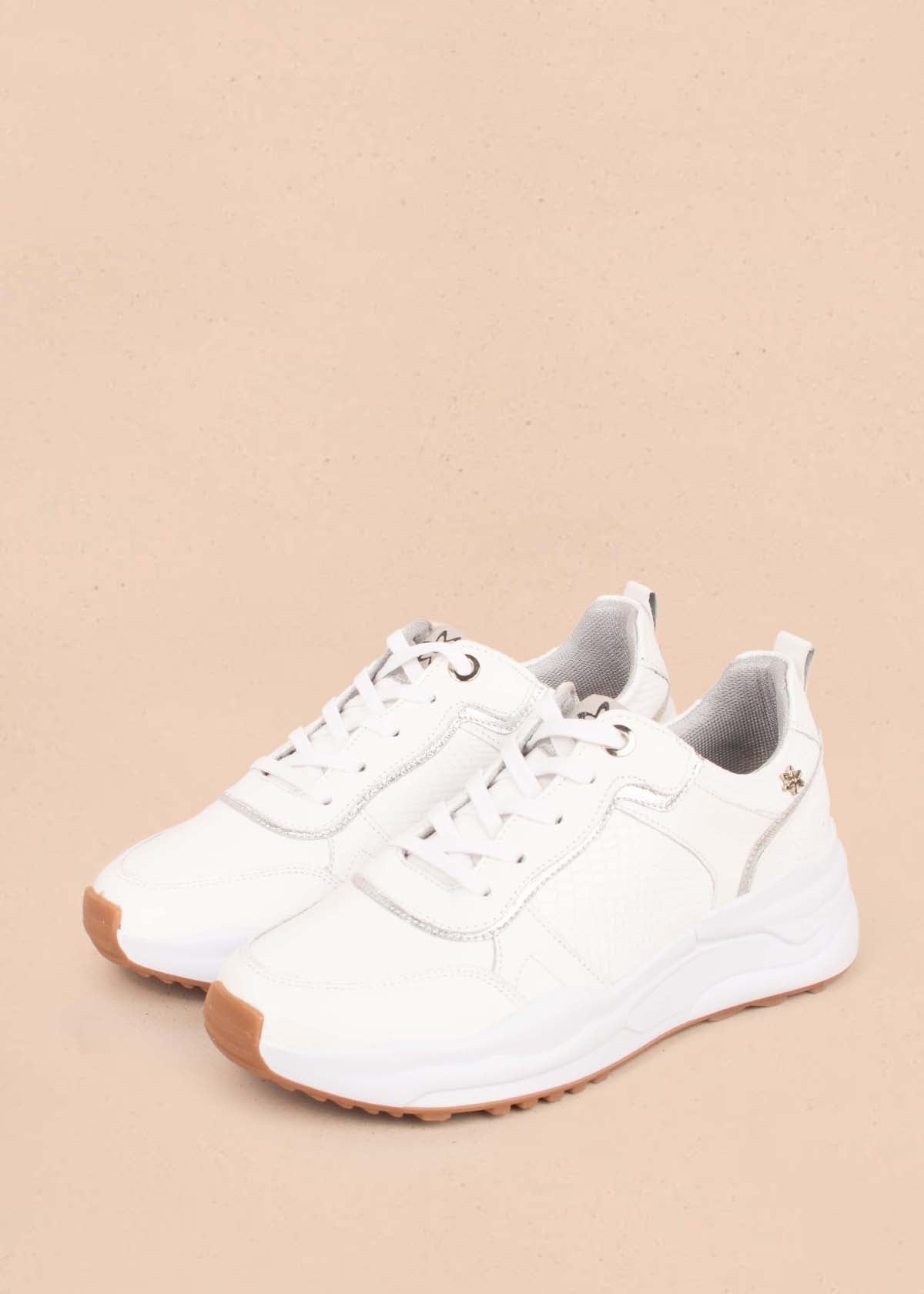 Tenis casuales en cuero color blanco 104606