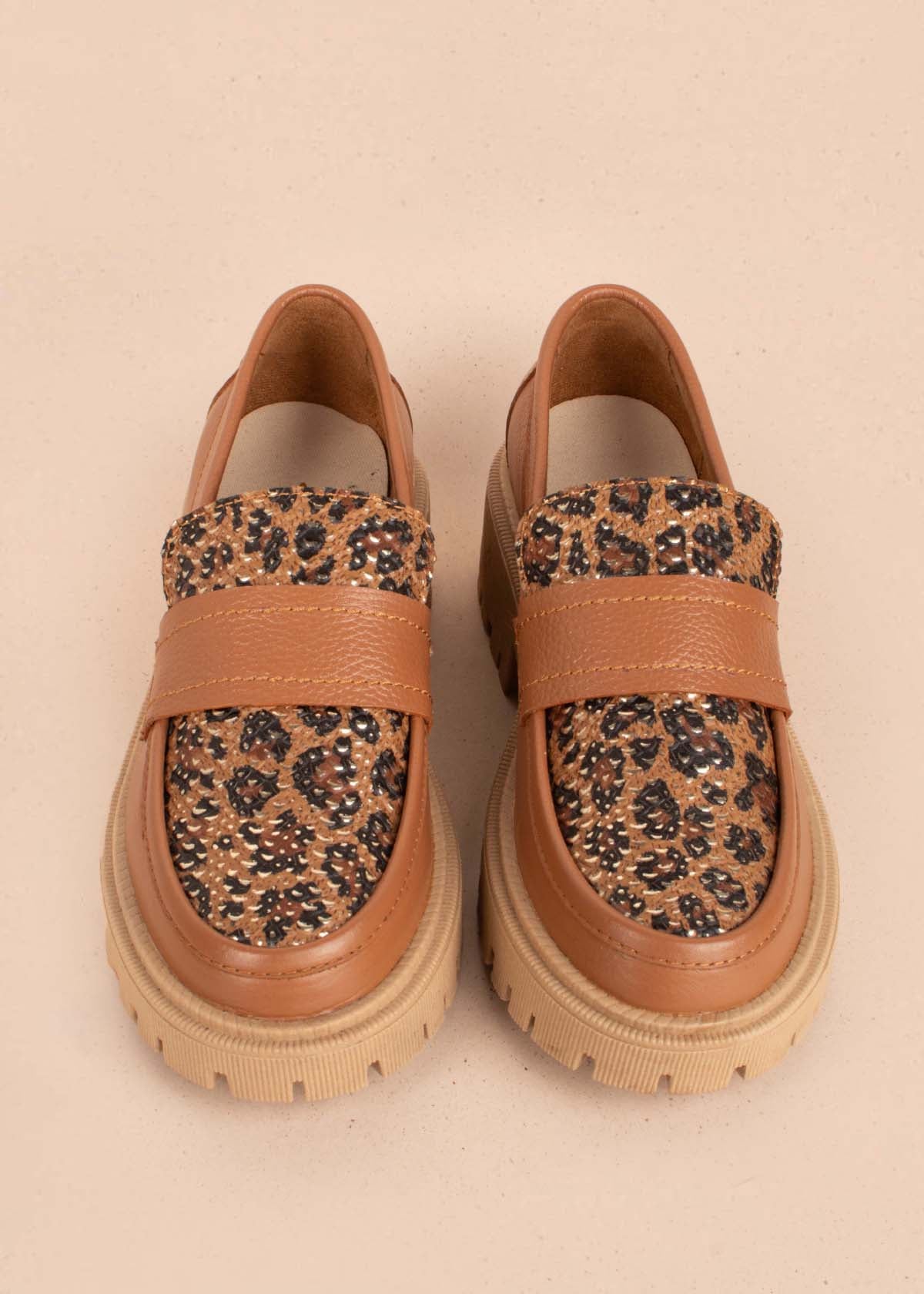 Mocasines en cuero color miel con folia animal print 104634