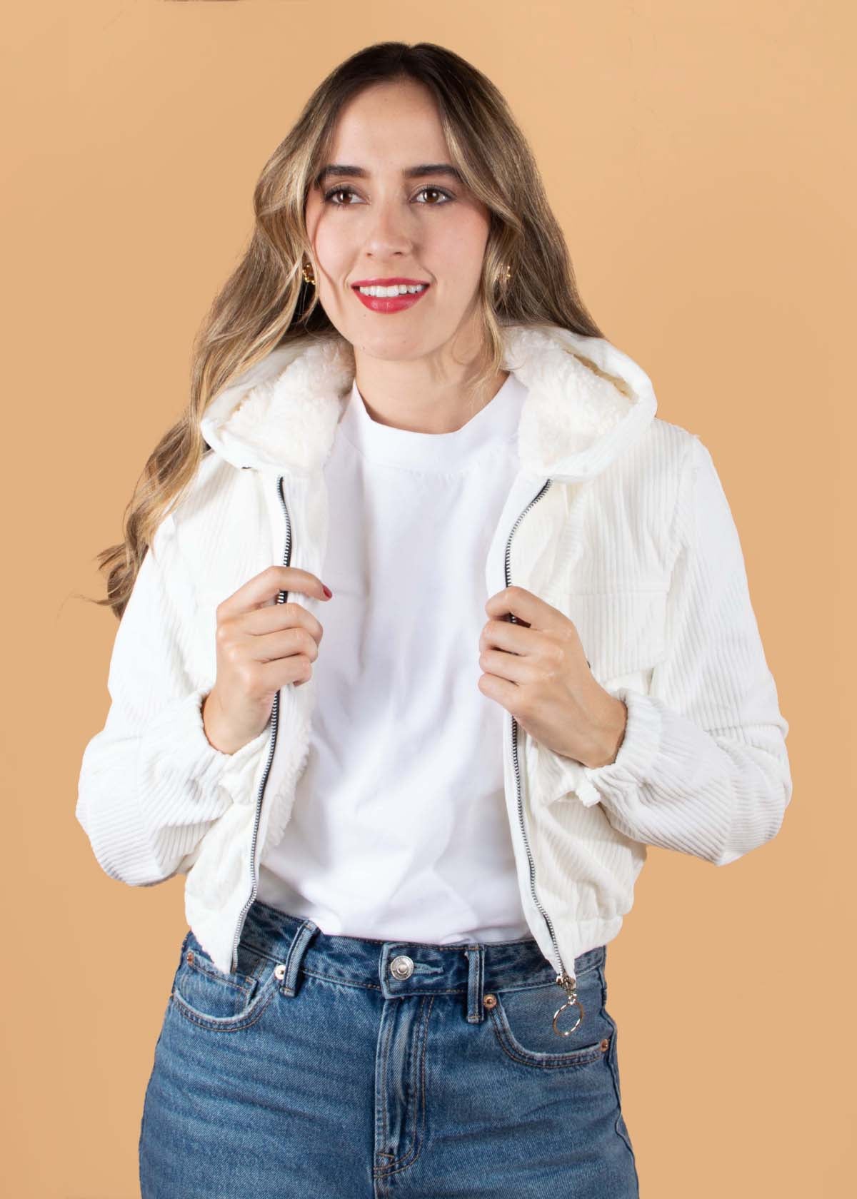 Chaqueta tipo cargo en pana color blanco 104651