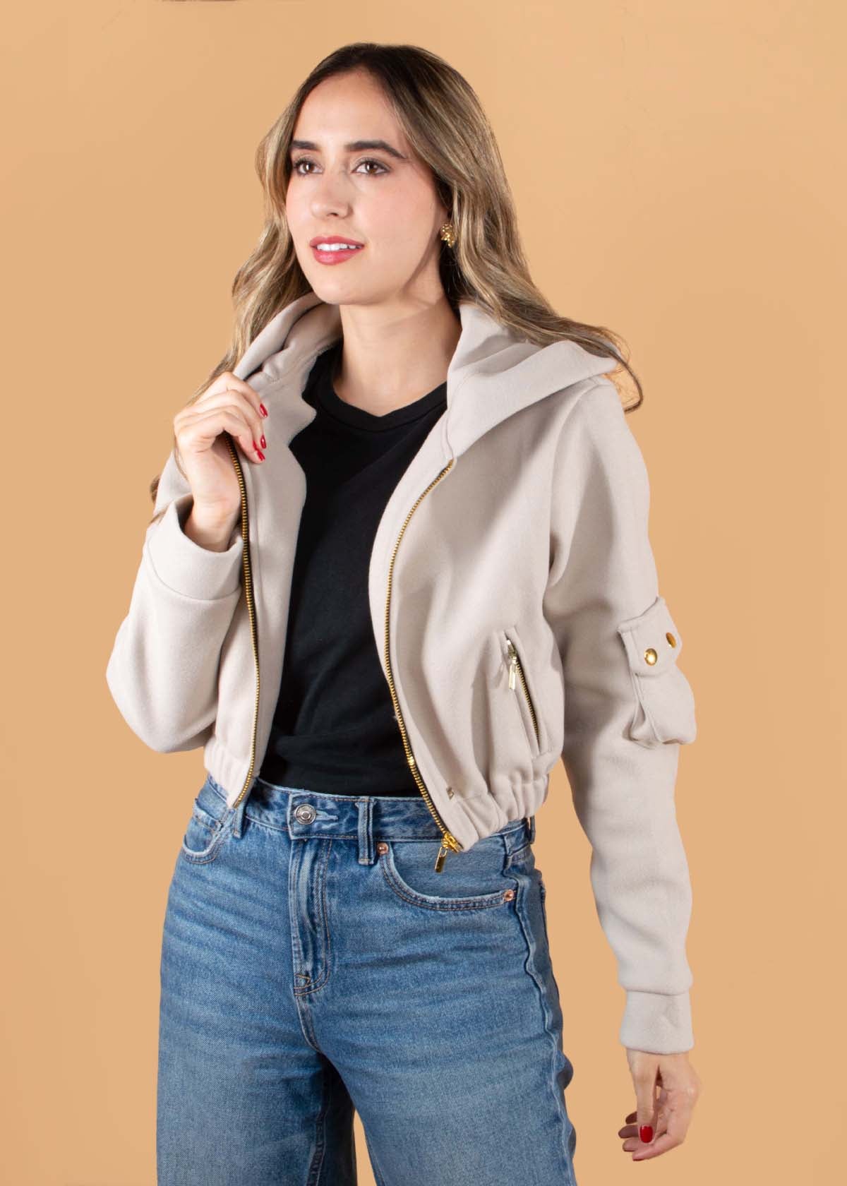 Chaqueta color taupe con bolsillos en mangas 104652