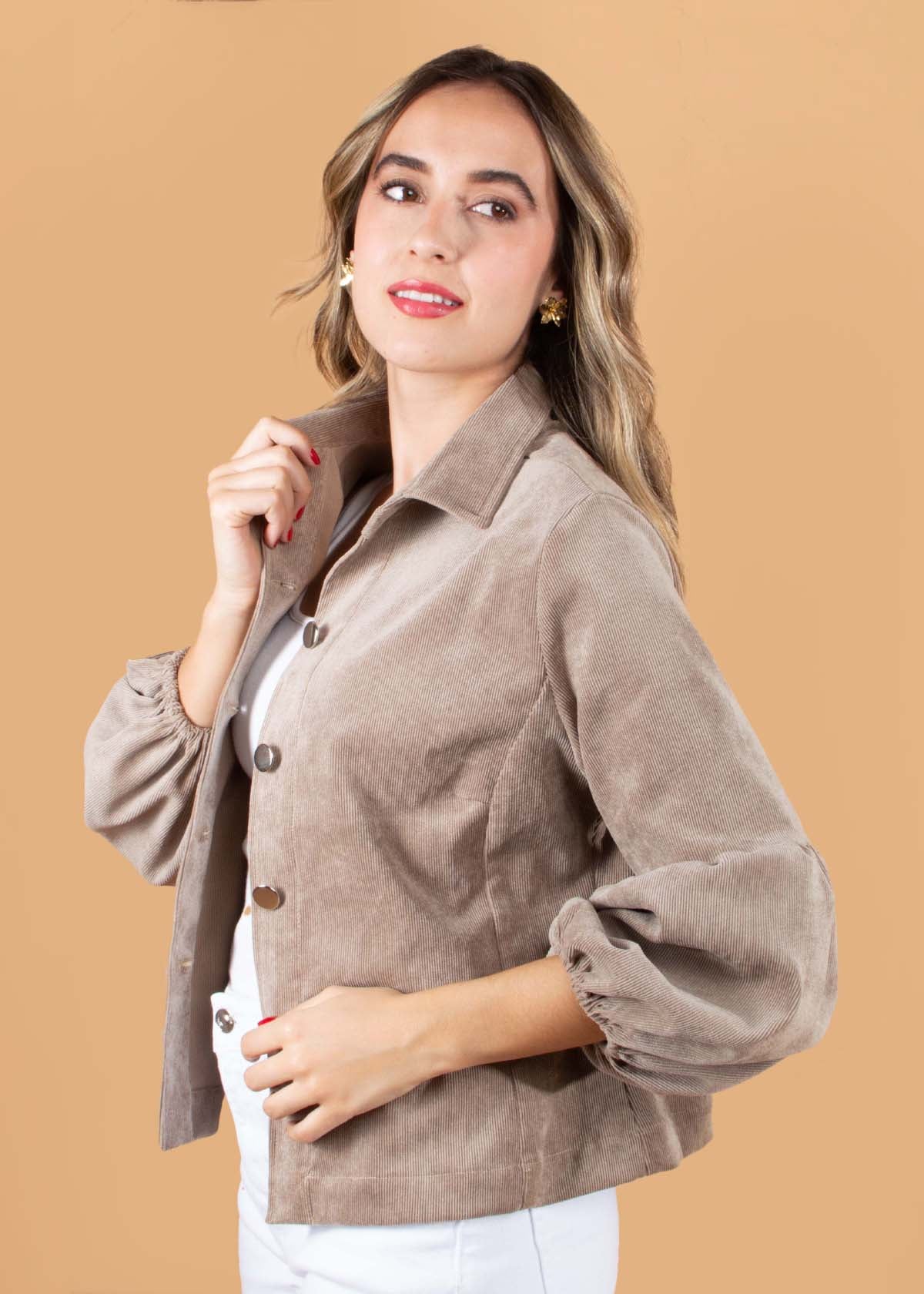 Chaqueta en cordoroy color beige con manga en globo 104658