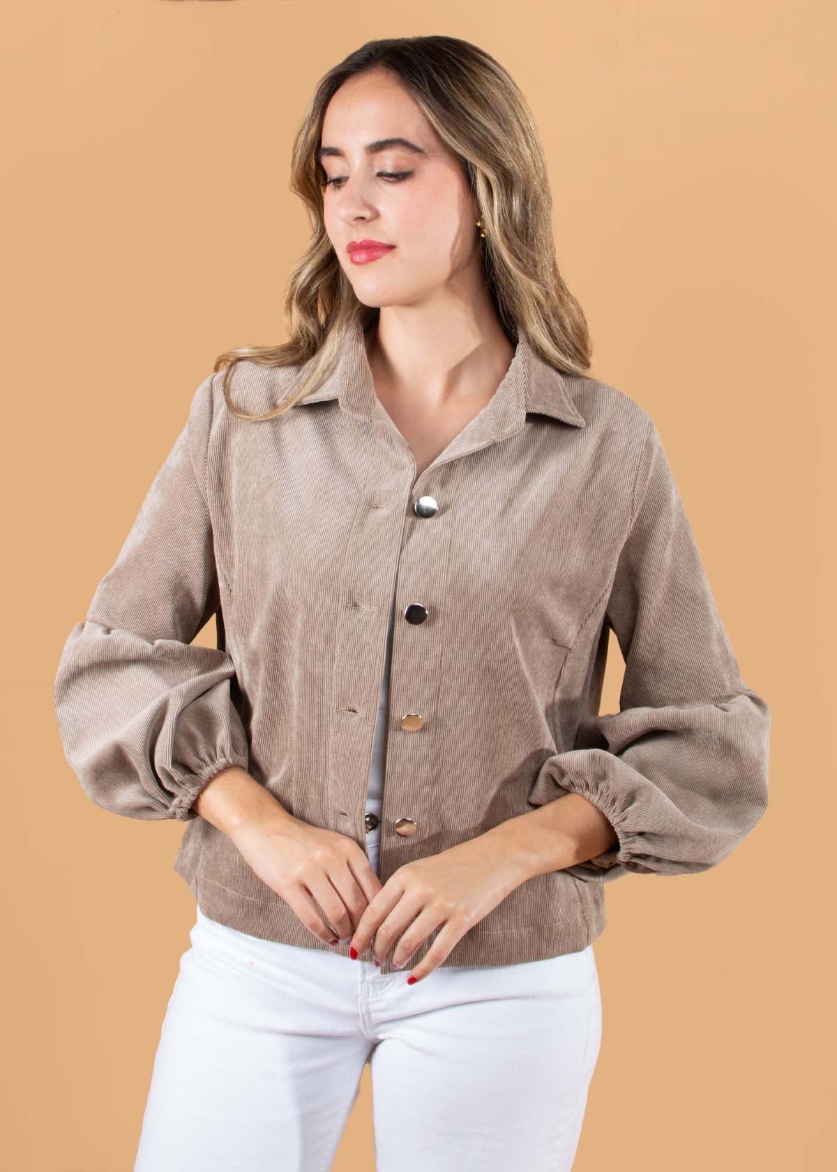 Chaqueta en cordoroy color beige con manga en globo 104658