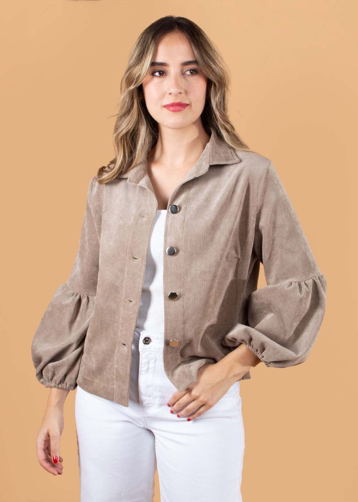 Chaqueta en cordoroy color beige con manga en globo 104658