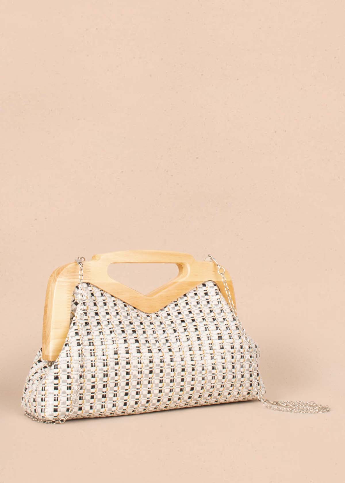 Bolso tipo bandolera color plata con fibra textil tejida y agarre en madera 104669