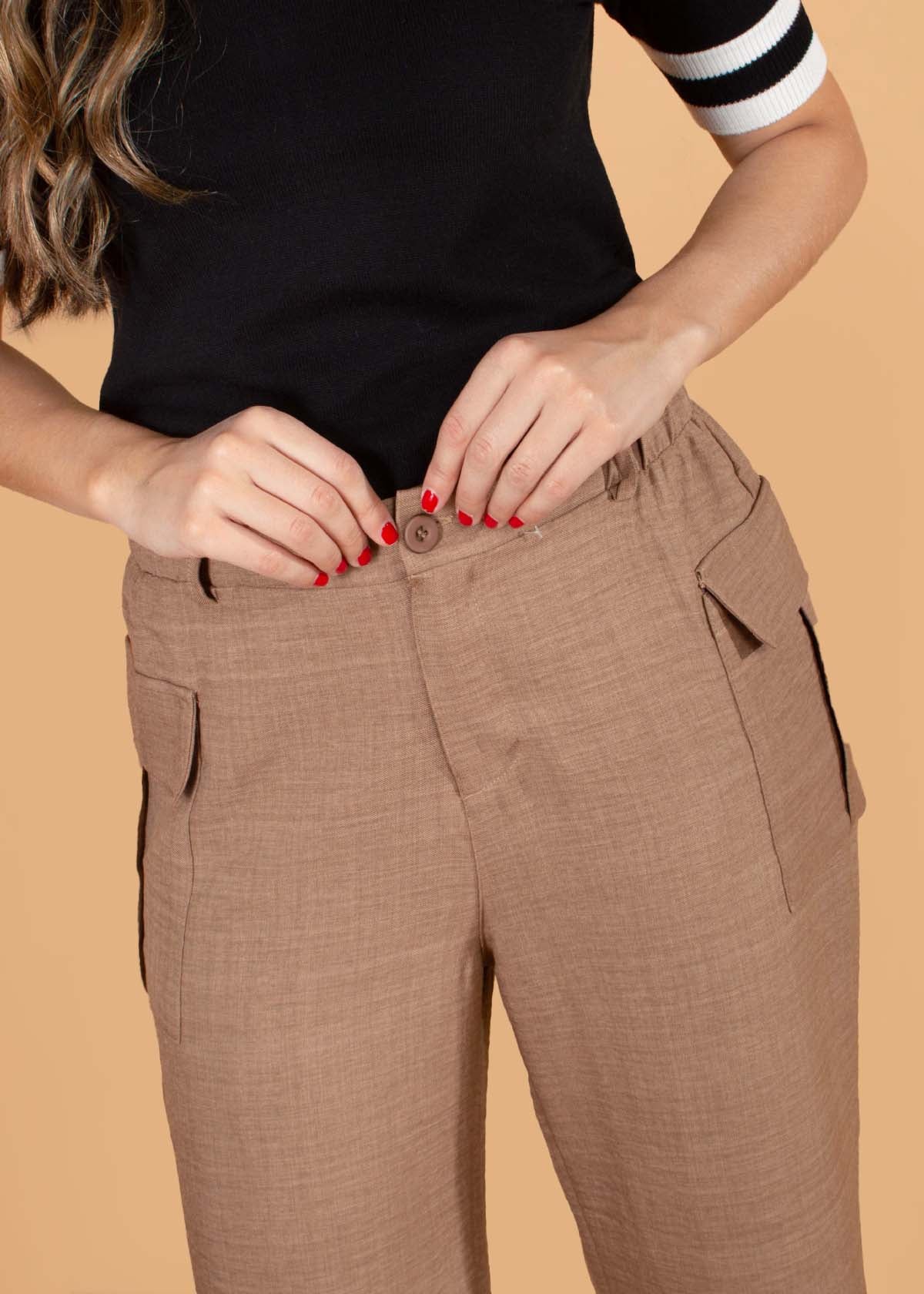 Pantalón tipo cargo color café con resorte en cintura 104724