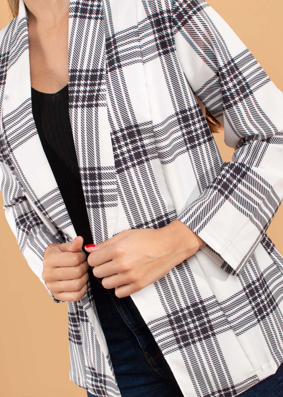 Blazer color blanco con cuadros 104726