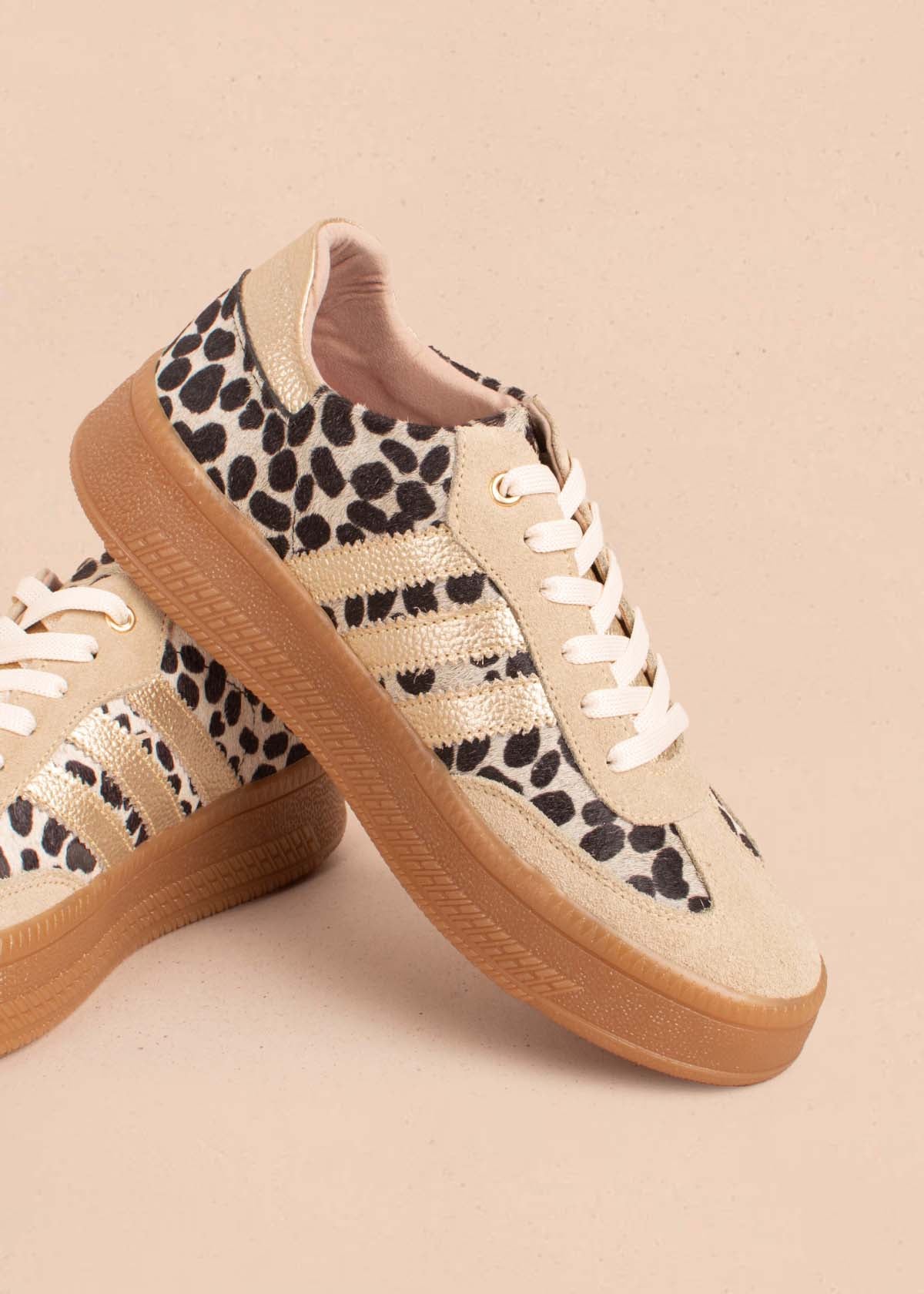 Tenis casuales en cuero con pelo color animal print 104740