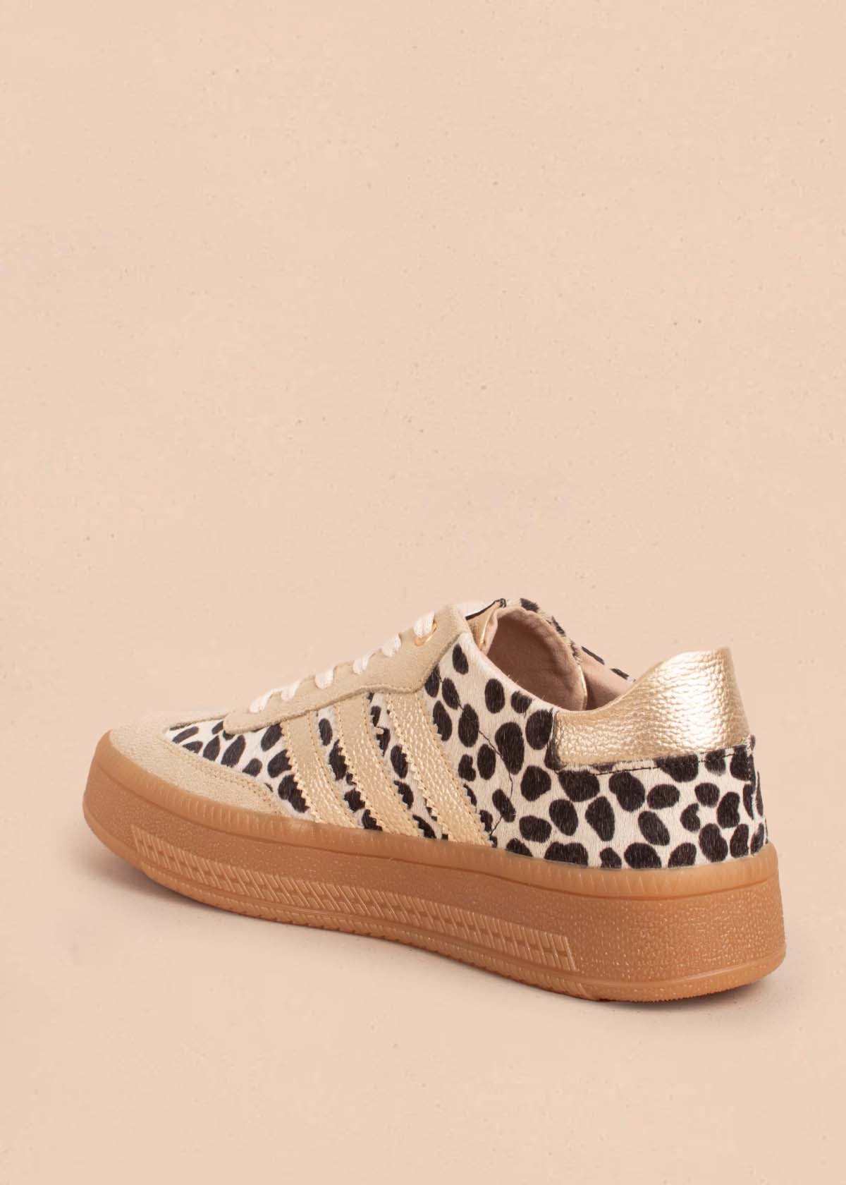 Tenis casuales en cuero con pelo color animal print 104740